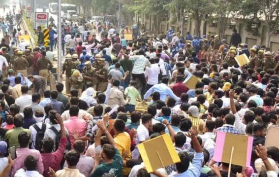 प्रयागराज में छात्रों का महाआंदोलन, एग्जाम पैटर्न बदलने की मांग