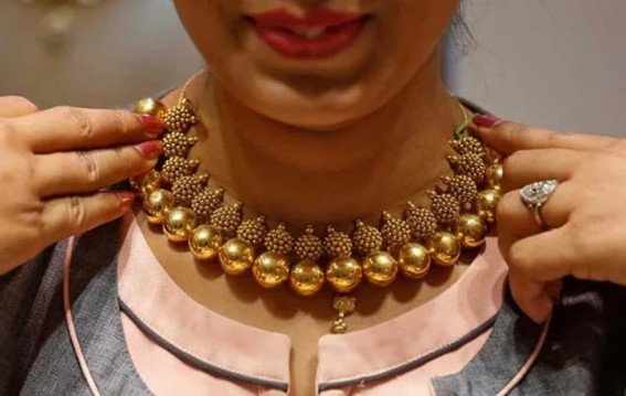 सोने की तेजी थमी