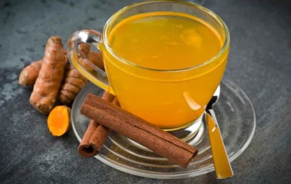 हल्दी वाला पानी सही मात्रा में पिएं