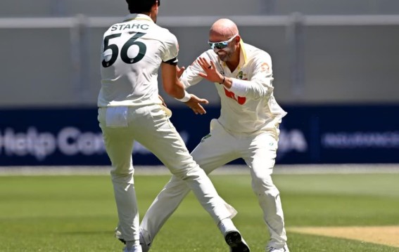 रिकॉर्ड टूटा और कुर्सी गिरी