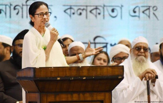 बंगाल में आस्था पर राजनीति क्यों तेज हुई