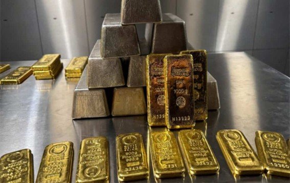 सोने की चमक क्यों बढ़ी चांदी क्यों फिसली