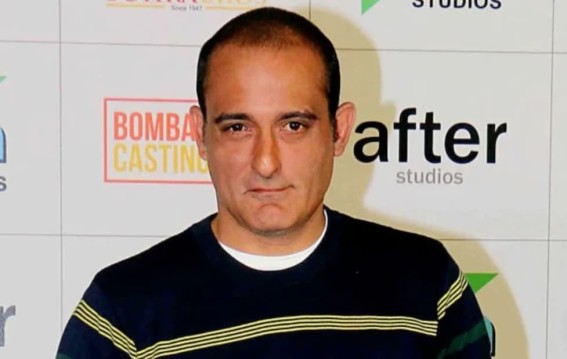 अक्षय खन्ना ने पीछे क्यों खींचे कदम