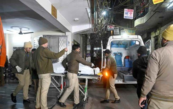 बढ़ता कर्ज बना काल, लक्ष्मी नगर में बेटे ने परिवार खत्म किया।