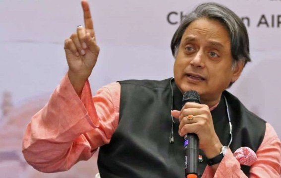 नेहरू पर थरूर का संतुलित बयान