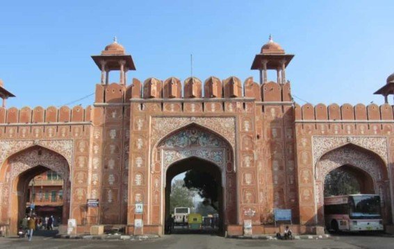 तुर्कमान गेट से 52 दरवाजों तक