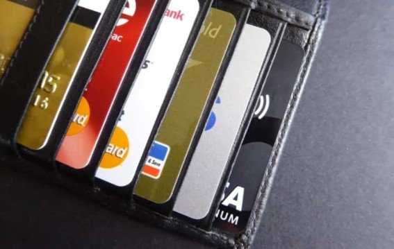 क्रेडिट कार्ड या डेबिट कार्ड ?