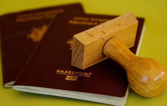 विदेश में पासपोर्ट गुम? घबराएं नहीं, ऐसे पूरी होगी आपकी यात्रा