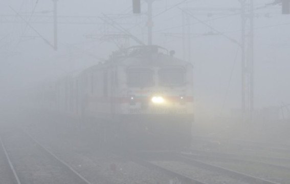 कोहरे ने फिर बिगाड़ी रेल की चाल