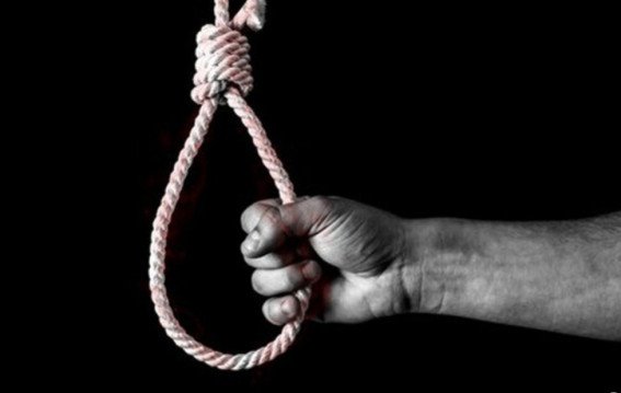 आर्थिक तंगी से परेशान परिवार ने की आत्महत्या