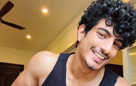 पलाश मुच्छल पर दोस्त ने लगाया बिस्तर पर पकड़े जाने का आरोप