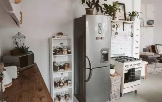 फ्रिज के ऊपर ये चीजें रखने से हो सकता है बड़ा नुकसान