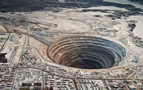 धरती में कितना गहरा गड्ढा संभव