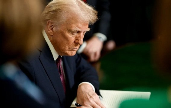 ट्रंप फैसले पर कोर्ट की रोक