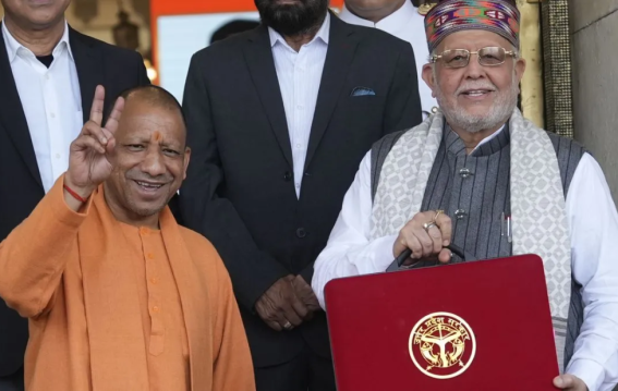 यूपी बजट भाषण में सुरेश खन्ना ने पढ़ी योगी की प्रशंसा में शायरी