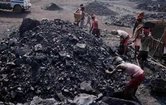 अवैध कोयला खनन रोकने पहुंची टीम पर माफियाओं का हमला