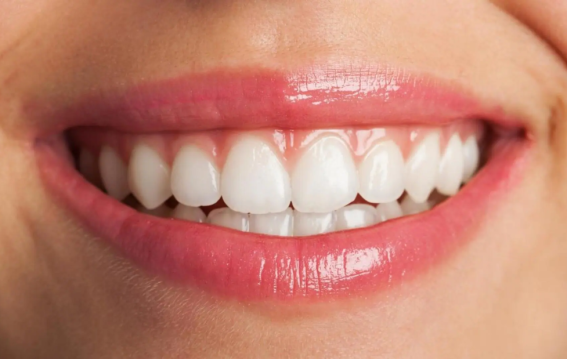 दांतों की चमक के पीछे छिपा खतरा