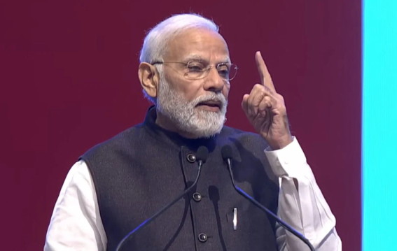 AI अवसर भी, खतरा भी