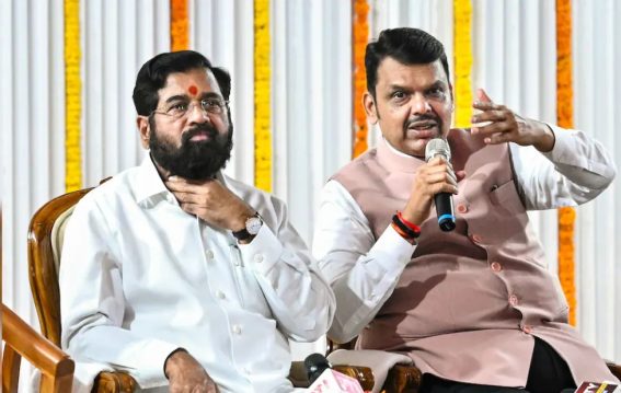 महाराष्ट्र में सियासी शतरंज तेज