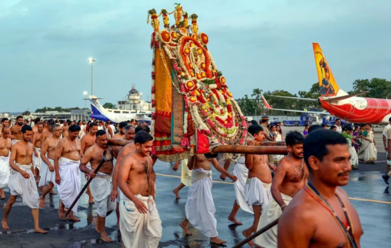 धार्मिक उत्सव के चलते 5 घंटे बंद रहा एयरपोर्ट