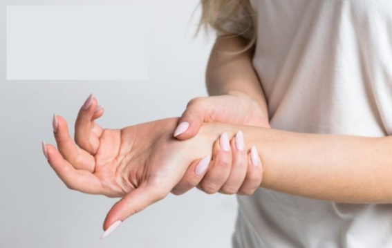 हाथों में झुनझुनी और सुन्नपन को न करें नजरअंदाज