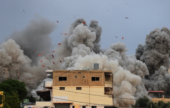 इराक में भीषण हवाई हमला