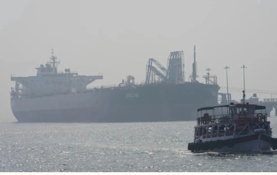 ईरान ने 24 घंटे में 15 जहाजों को दी इजाजत