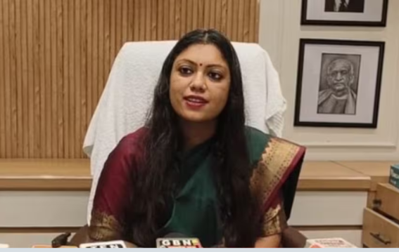 नोएडा में DM मेधा रूपम की चेतावनी