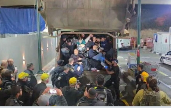 कूड़े ट्रक में छिपे 70 फिलिस्तीनी, इजराइल में पकड़े