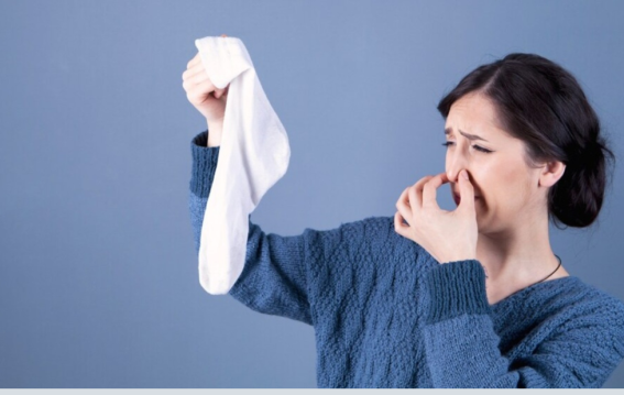 मोजे की बदबू से शर्मिंदा?