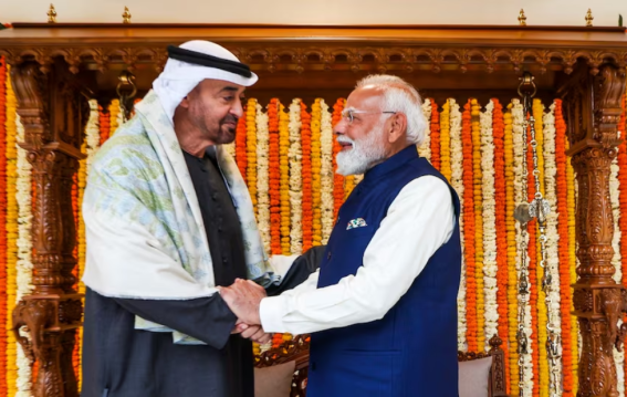 UAE पहुंचे PM मोदी, बोले- हर मुश्किल में भारत आपके साथ