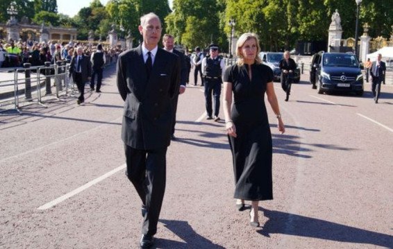 Queen’s youngest son Prince Edward didn’t shake hands with mourner, what’s the reason behind it?