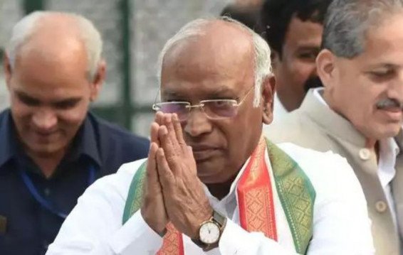 Congress Presidential Polls: Mallikarjun Kharge sweeps polls with 7,897 votes to Shashi Tharoor's 1,072