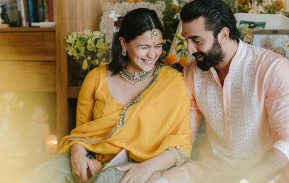 Alia Bhatt & Ranbir Kapoor welcome their first child, blessed with baby girl