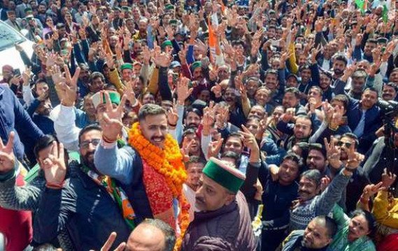 Himachal Polls: BJP faces anti-incumbency, Congress battles enemies within
