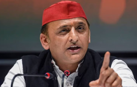 अखिलेश यादव ने IAS अभिषेक प्रकाश के निलंबन को नाटक बताया