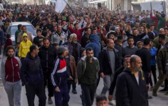 'हम मरना नहीं चाहते...' गाजा में हमास के खिलाफ फिलिस्तीनी नागरिकों की रैली, गुस्साए लोगों ने कहा- न युद्ध चाहिए, न हमास।