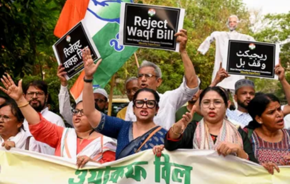 वक्फ संशोधन बिल पर देशभर में उबाल: कोलकाता, चेन्नई और अहमदाबाद की सड़कों पर उमड़ा विरोध