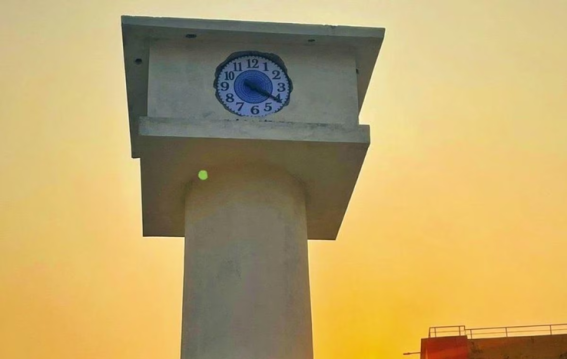 स्मार्ट सिटी का मजाक! बिहारशरीफ में 40 लाख की घड़ी एक दिन में बंद, सोशल मीडिया पर उठे सवाल