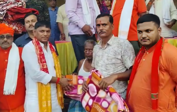 बिहार के खेल मंत्री सुरेंद्र मेहता ने चिलचिलाती गर्मी में बांटे कंबल