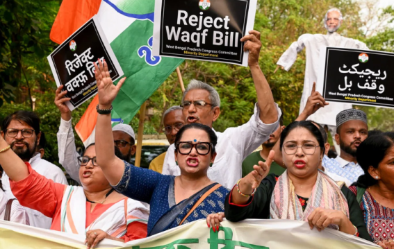 वक्फ संशोधन कानून लागू, मुस्लिम समुदाय में नाराज़गी