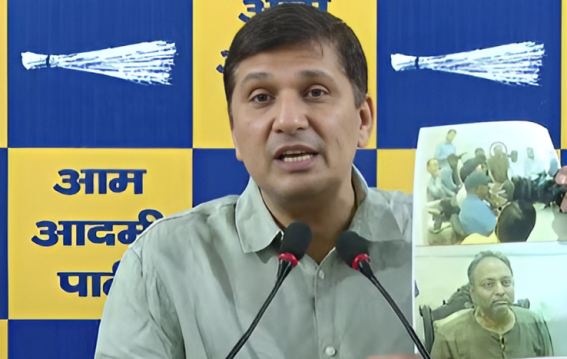 Delhi: 'AAP ने BJP पर हमला करते हुए कहा,