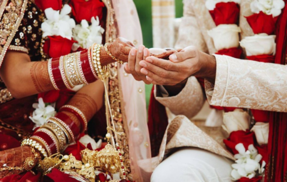 डीजे ने ऐसा गाना बजाया कि दूल्हे को अपनी एक्स गर्लफ्रेंड की याद आ गई, और वह इमोशनल होकर शादी रद्द कर दी।