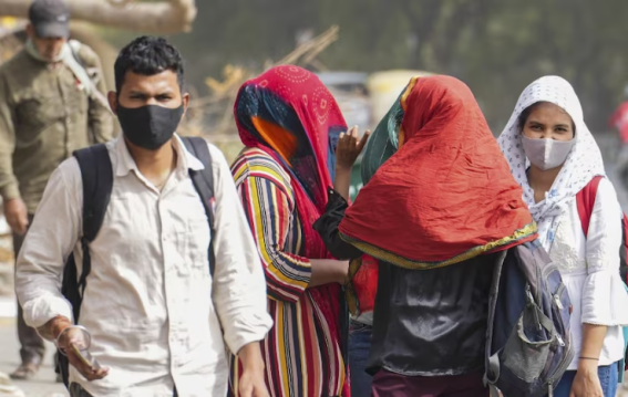 दिल्ली में पिछले 6 सालों की सबसे गर्म रात रही, जबकि राजस्थान में तापमान