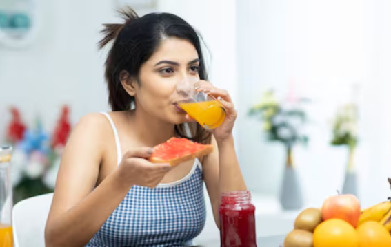 सुबह के नाश्ते में क्या खाना चाहिए? जानिए कैसा होना चाहिए हेल्दी ब्रेकफास्ट।