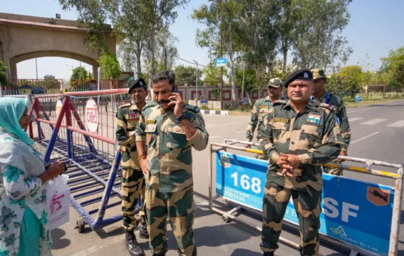 पाकिस्तान ने अपने नागरिकों की वाघा बॉर्डर से वापसी पर रोक लगाई, जानें कितने लौटे।