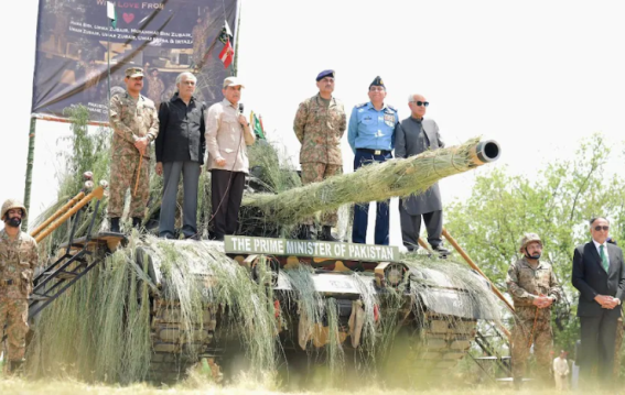 पाक प्रधानमंत्री शहबाज शरीफ ने पसरूर छावनी में सेना को संबोधित किया