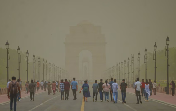 धूल से भरा दिल्ली का आसमान