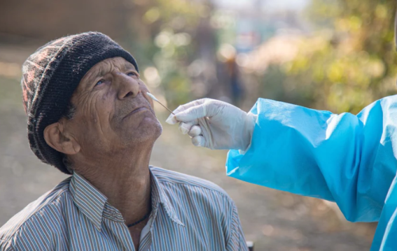 एशिया में कोविड-19 की नई लहर: हांगकांग और सिंगापुर में संक्रमण में तेज़ वृद्धि
