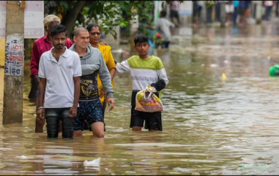 बेंगलुरु में 24 घंटे में 100 मिमी बारिश के बाद भीषण बाढ़